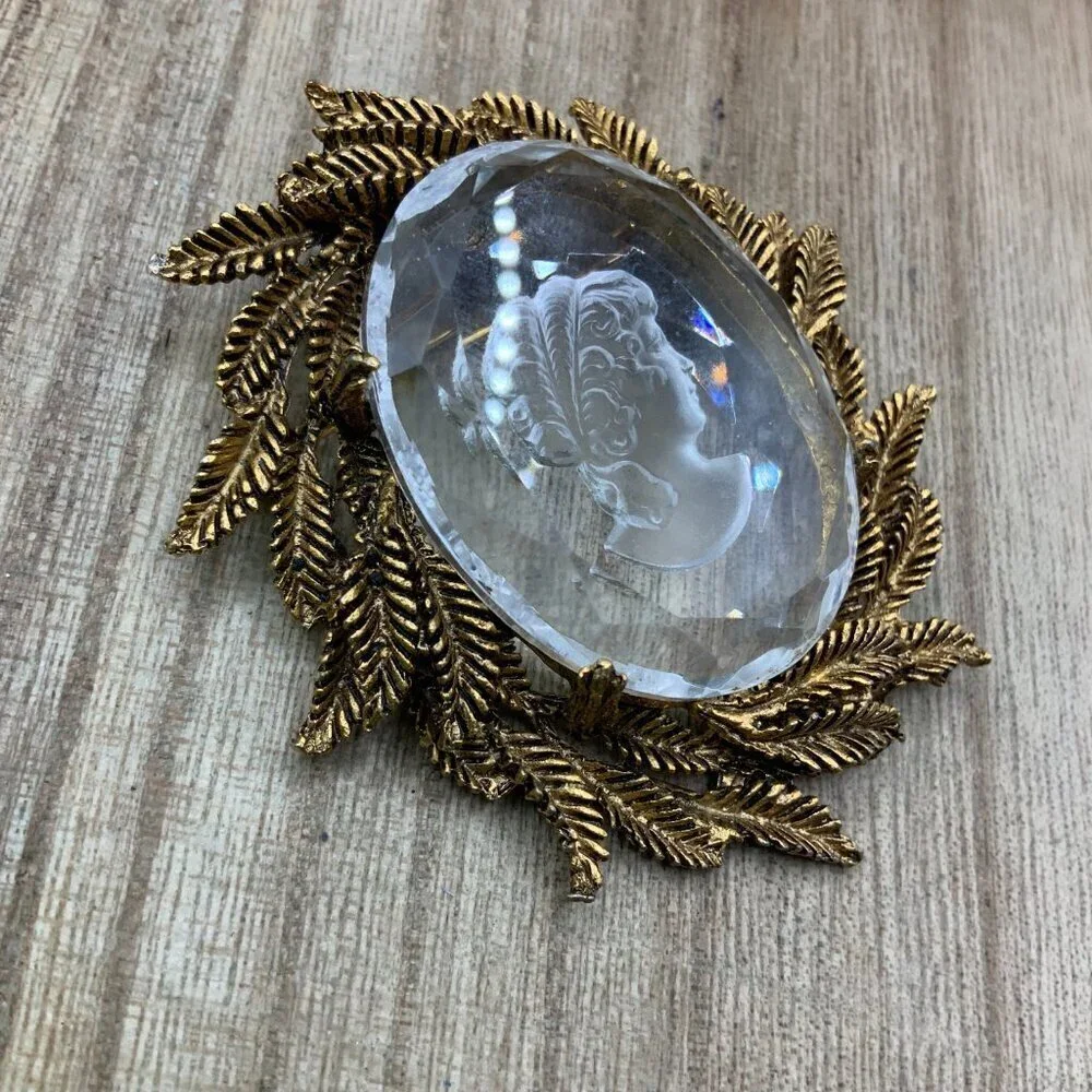 Whiting & Davis Co. Vintage 3D Intaglio Faceted Cameo Crystal Brooch Pendant